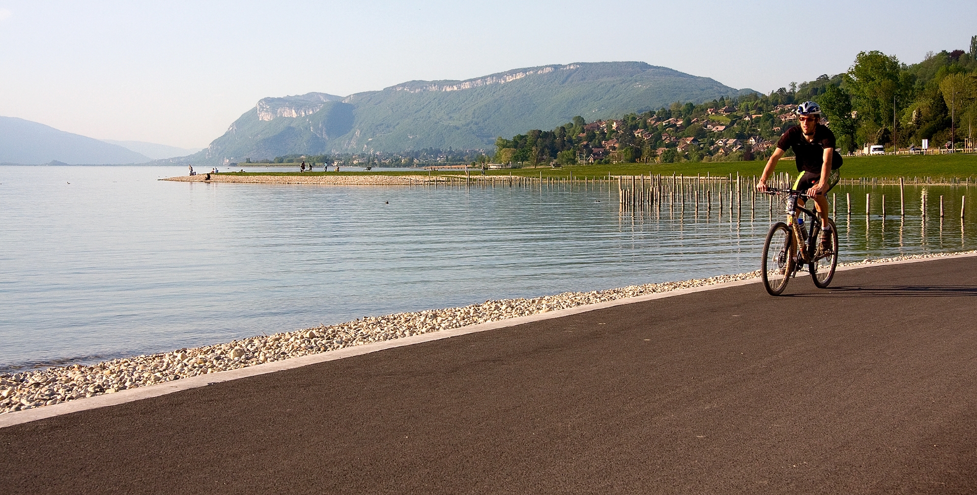 Camping vélo en Savoie le Clairet à Serrières-en-Chautagne, une aventure sportive et ludique