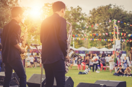 Soirées à thème musical vous attendent pour danser et chanter, au camping le Clairet, camping familial en Savoie