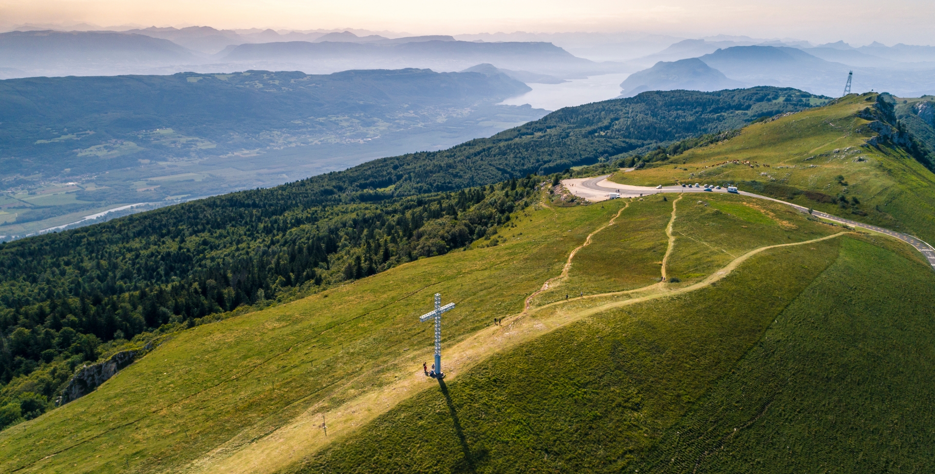 Au départ du camping Le Clairet en Savoie, situé à proximité d'Aix-les-Bains partez à la découverte des richesses naturelles et culturelles de la région