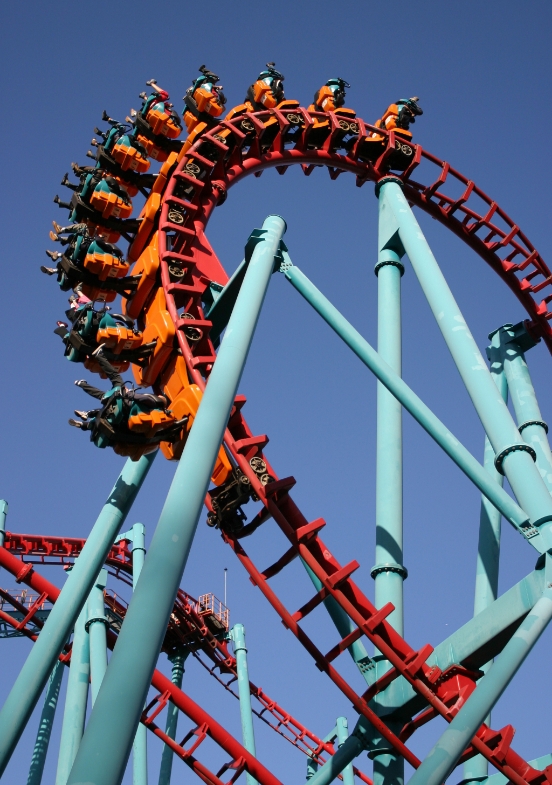 Montagne russe au parc Walibi aux Avenières